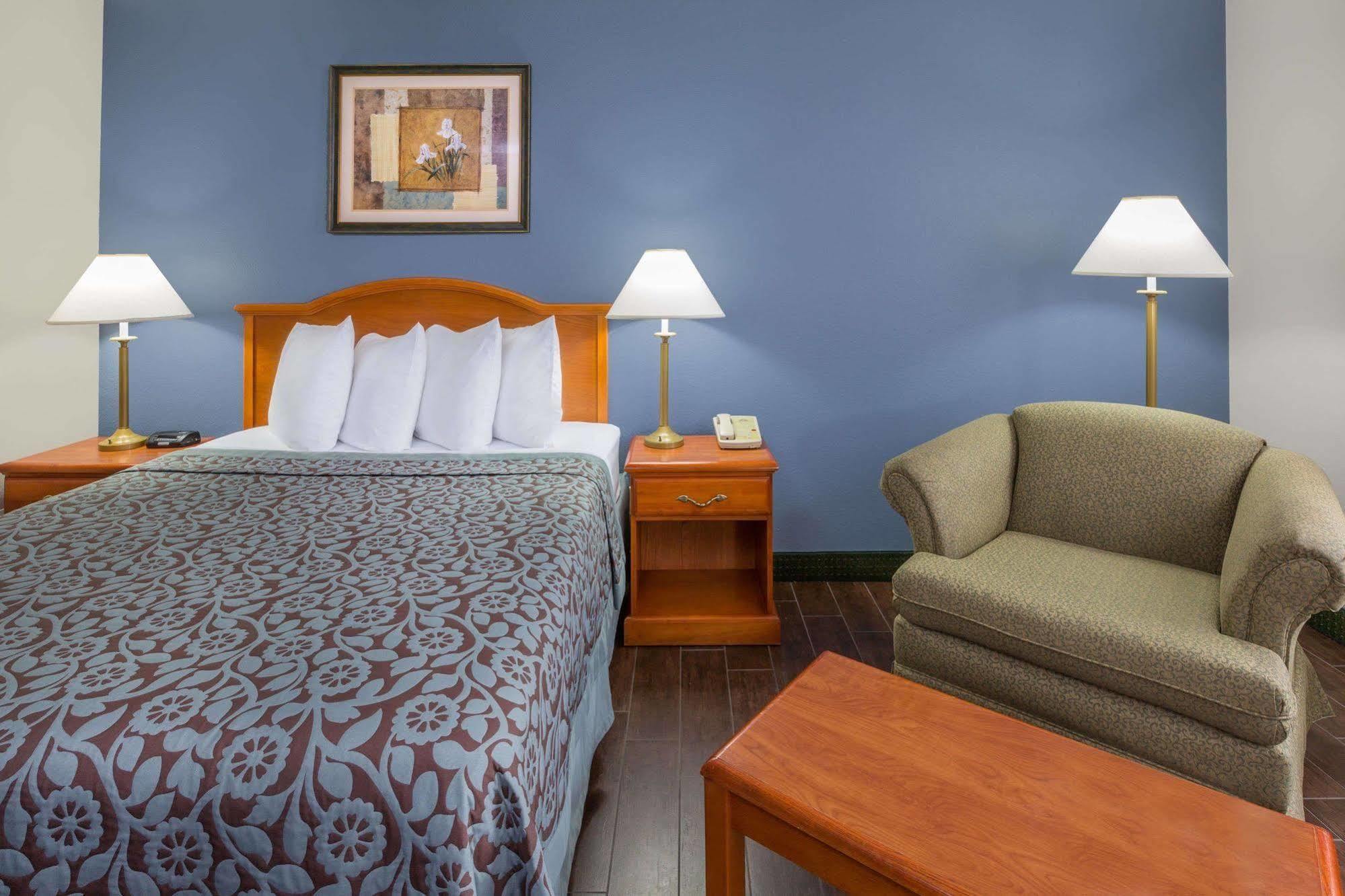 Days Inn By Wyndham Galliano La Εξωτερικό φωτογραφία